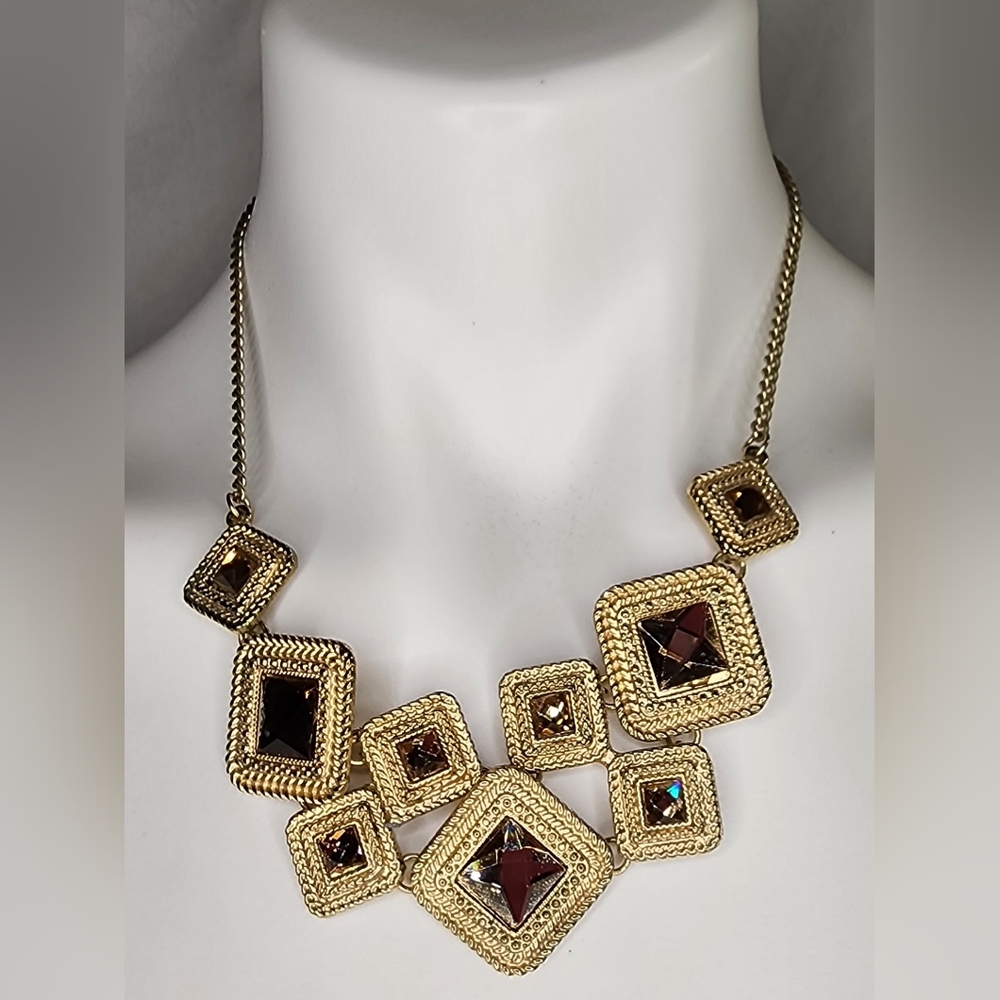 Gold-tone statement necklace with square-shaped jewels. Adjustable